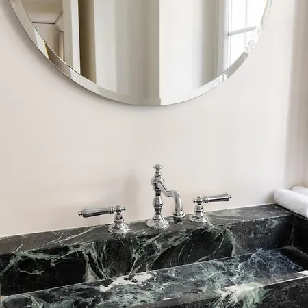 Highstay - Luxury Serviced - Victoires Apartment *